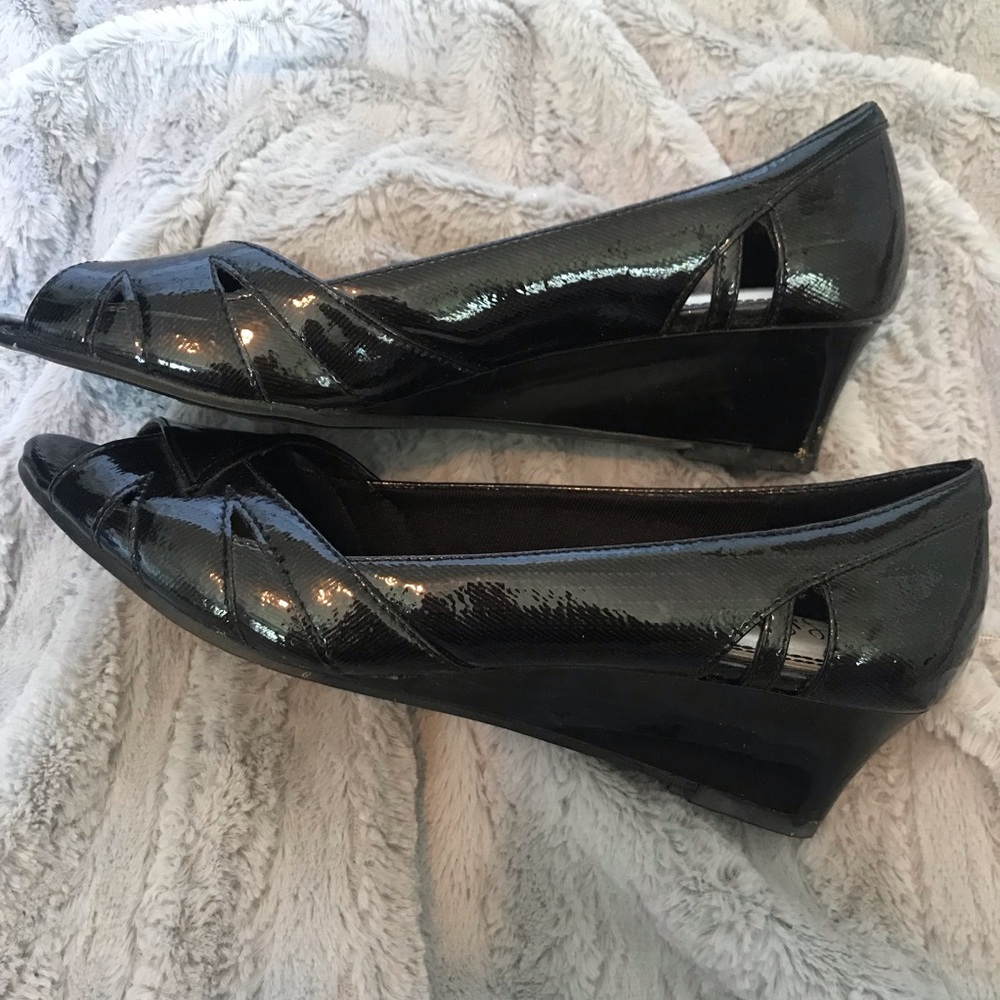 EUC Life Stride Open Toe Shoes, Chic Cutouts 8